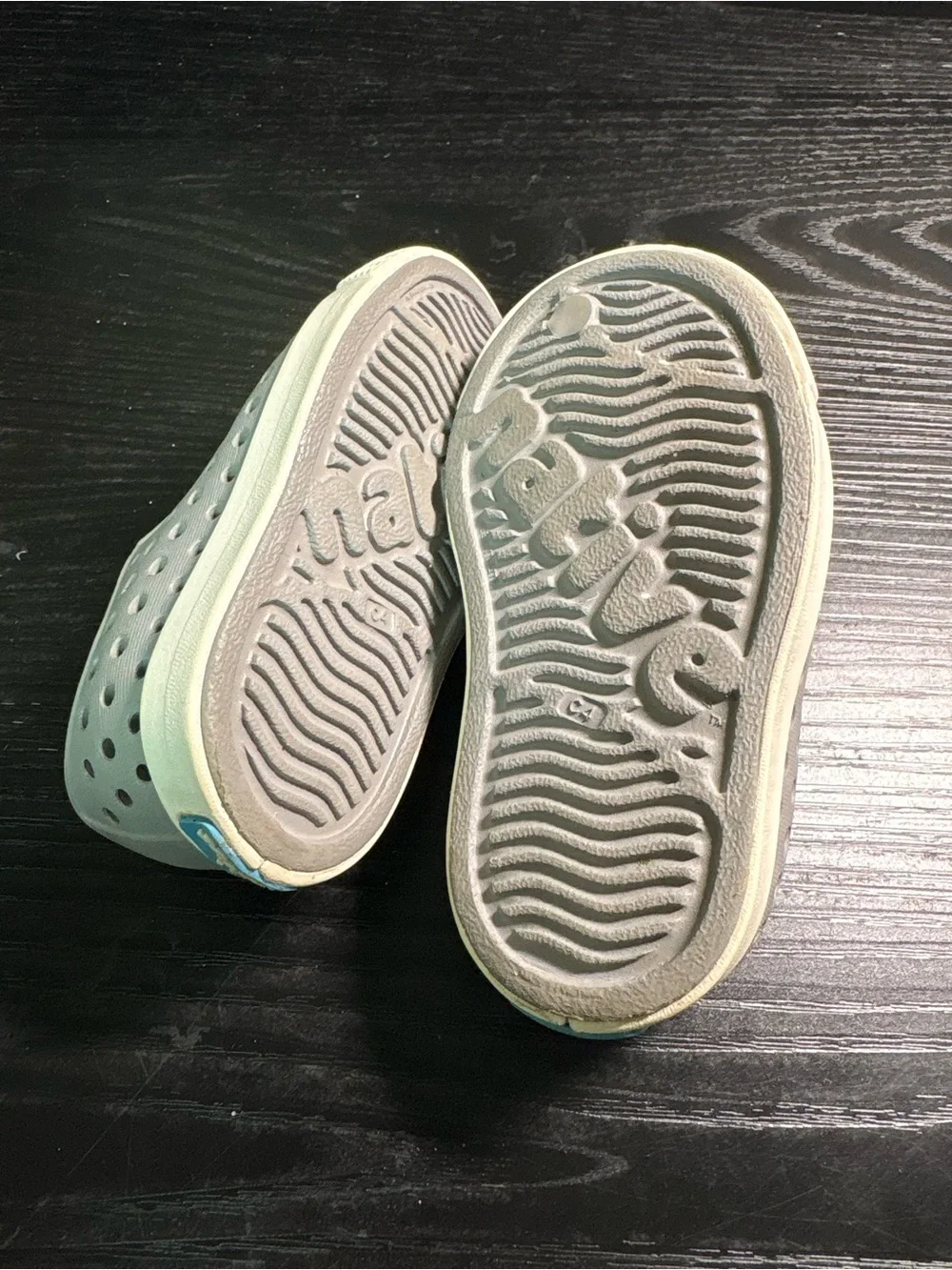 Native Kids Light Gray Slip-On Water Shoes size c4
